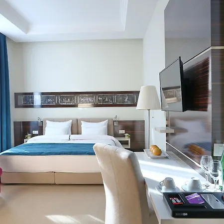 Hotel Theater Garni 4*