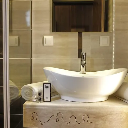 Theater Garni Hotel 4*