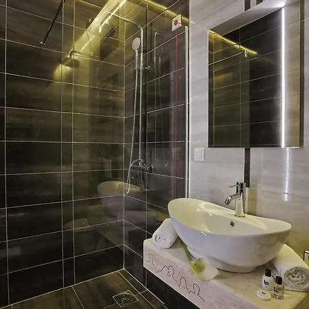 Hotel Theater Garni 4*