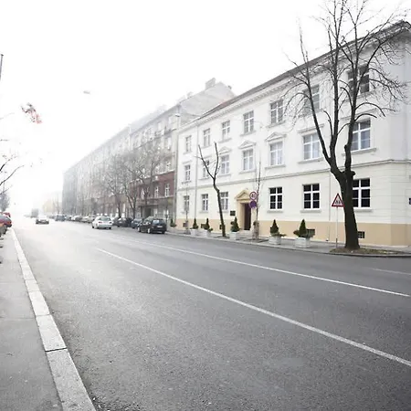 Theater Hotel Belgrade 4* Belgrado