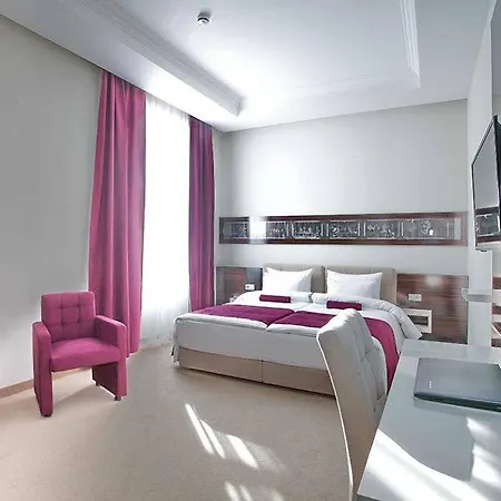 Hotel Theater Garni 4*