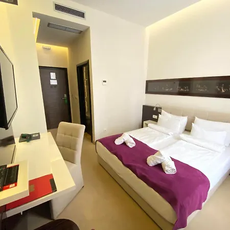 Hotel Theater Garni 4*