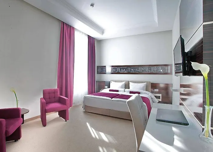 ホテル Theater 4*