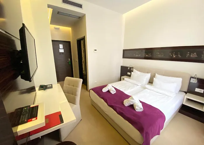 ホテル Theater 4*